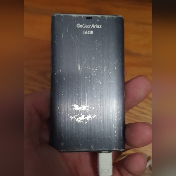 Philips GoGear Ariaz 16GB MP3 Video Player - Picture 2 of 4
